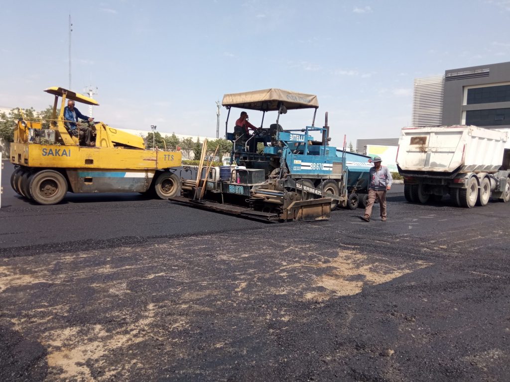 پخش آسفالت محوطه مکانیزه